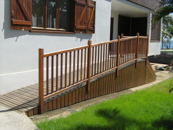 Garde-corps extérieur en bois